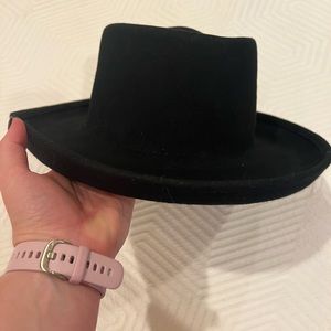 Gigi pip ginger gambler. black. Worn 8-10x. No visible wear or tear.